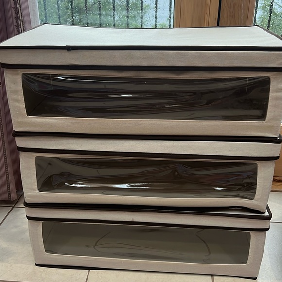 EUC storage box with clear opening